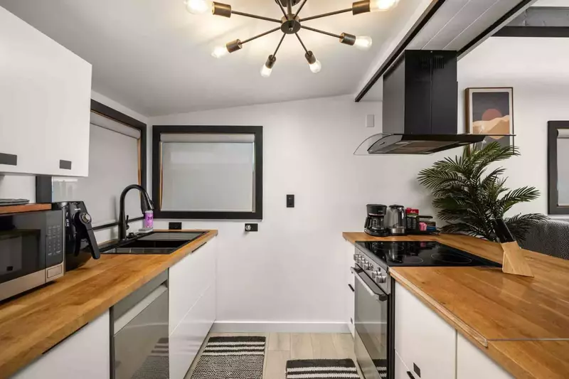 Cook delicious meals for breakfast, lunch, and dinner in this fully equipped kitchen. We suggest grabbing some seafood from a local market.