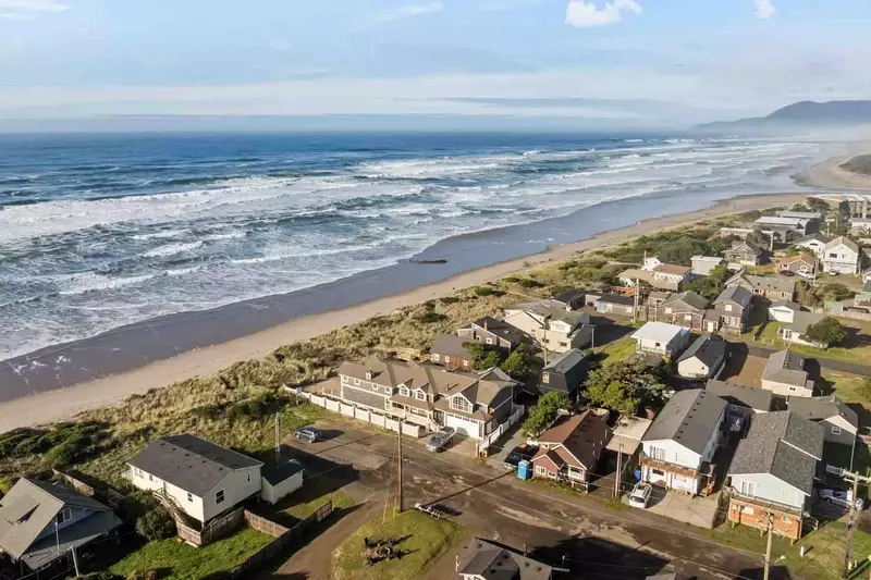 Rockaway Beach is south of Cannon Beach and north of Tillamook. Use this rental as a base camp to explore the Oregon Coast.