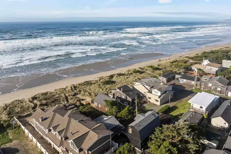 The Oregon Coast is a great place to see wild animals. Keep your eyes peeled for eagles, elk, hermit crabs, seals, whales, and maybe even an octopus!