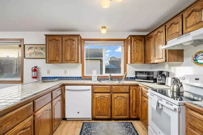 Cook delicious meals for breakfast, lunch, and dinner in this fully equipped kitchen. We suggest grabbing some seafood from a local market.