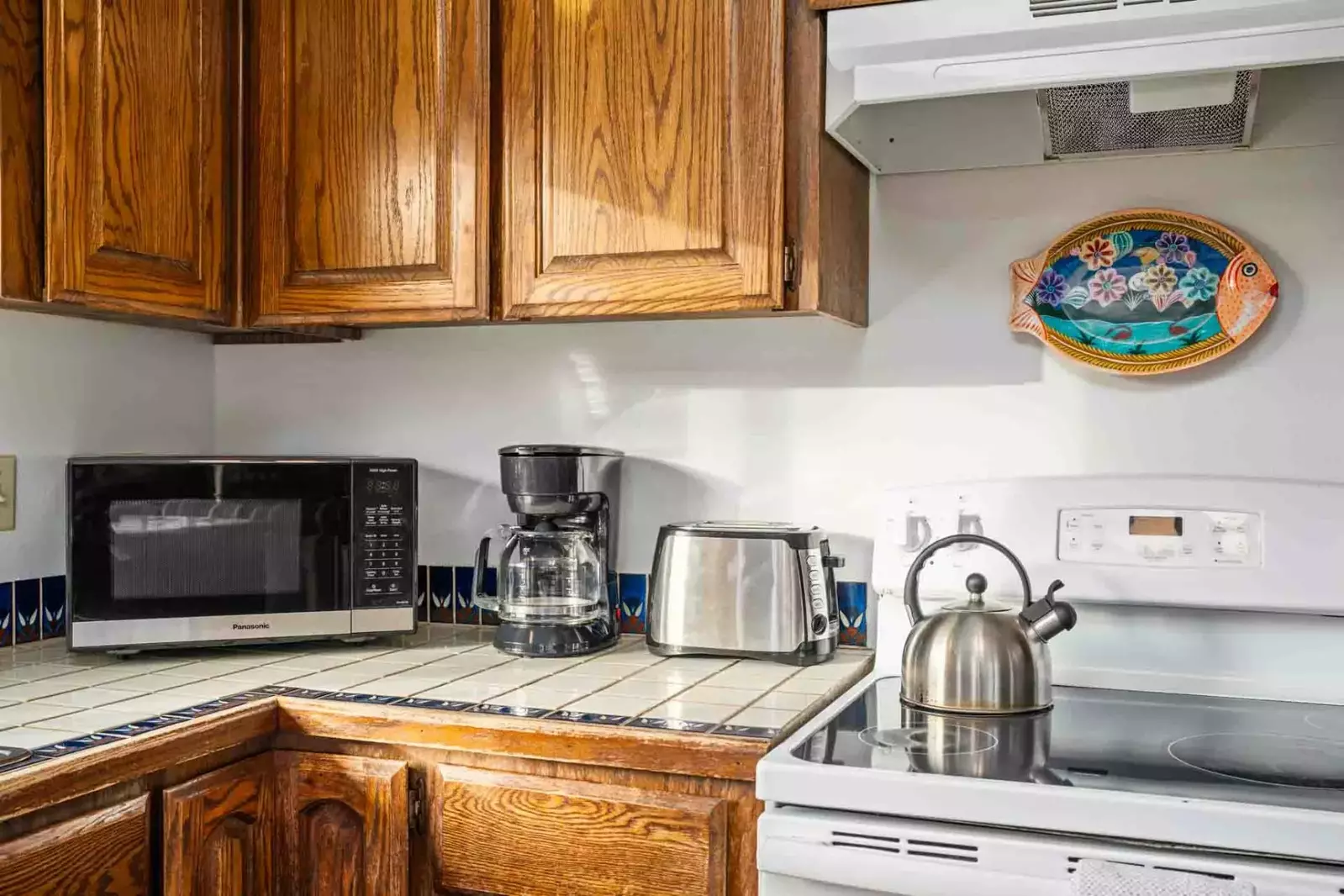 Coffee lovers are in luck as this rental provides coffee. There are also cute cafes a short distance away.