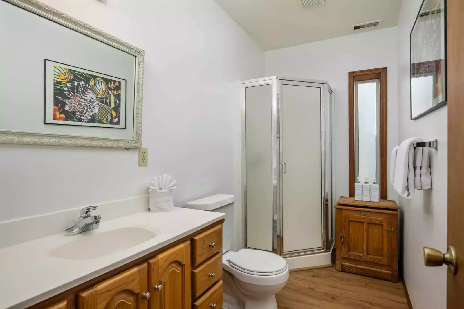 With 2 full bathrooms everyone staying here has ample privacy.