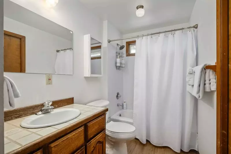 The Oregon Coast is full of natural wonders. We are happy to recommend our favorite hikes, parks, tidepools, and more.