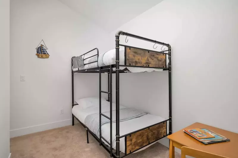 Lake & Laughter Unit 1 is the perfect place to bring the family for an Oregon Coast vacation.