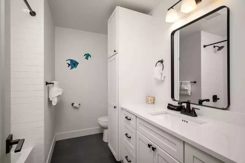 With 2.5 bathrooms everyone staying here has ample privacy.