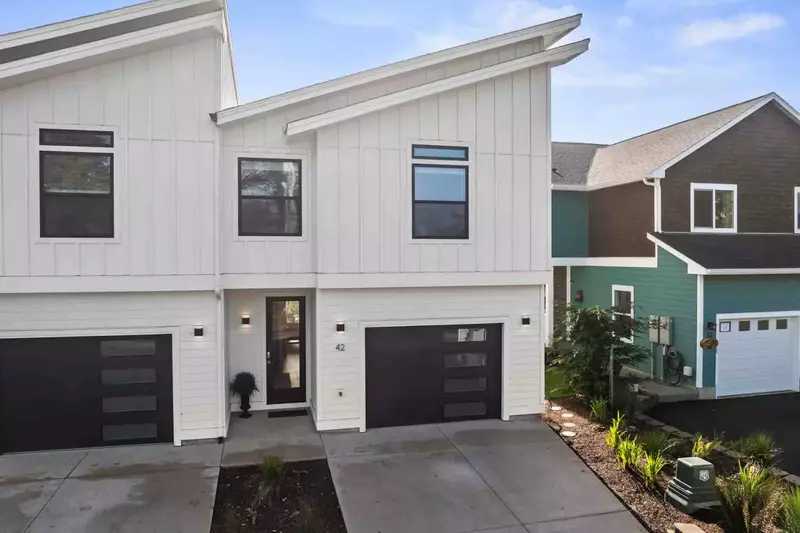 Lake & Laughter Unit 2 is also available to rent. Please reach out if you would like to book both units!