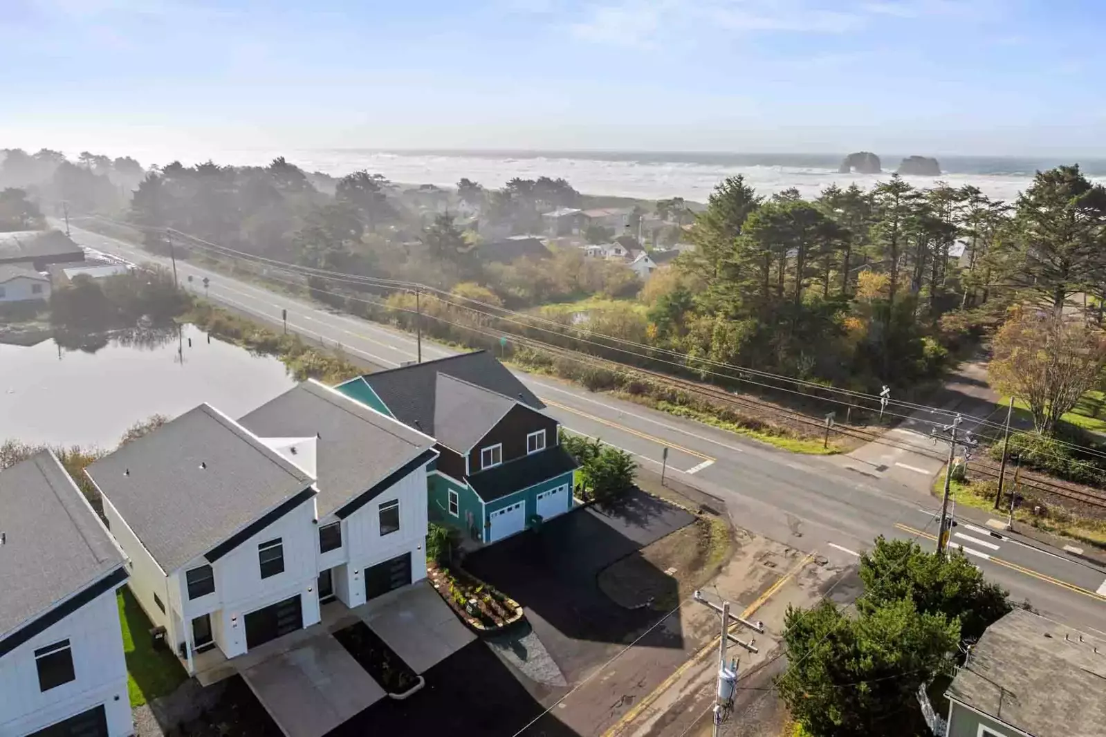 Lake & Laughter Unit 2 is located next to Lake Marie and just a couple blocks from the beach.