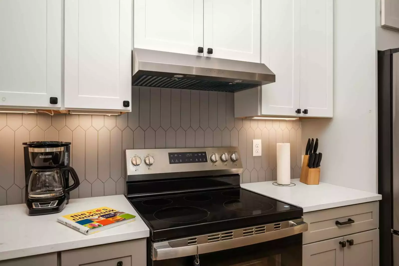 Coffee lovers are in luck as this rental provides coffee. There are also cute cafes in town!