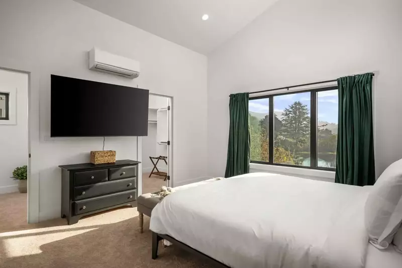 The Oregon Coast is full of natural wonders. We are happy to recommend our favorite hikes, parks, tidepools, and more.