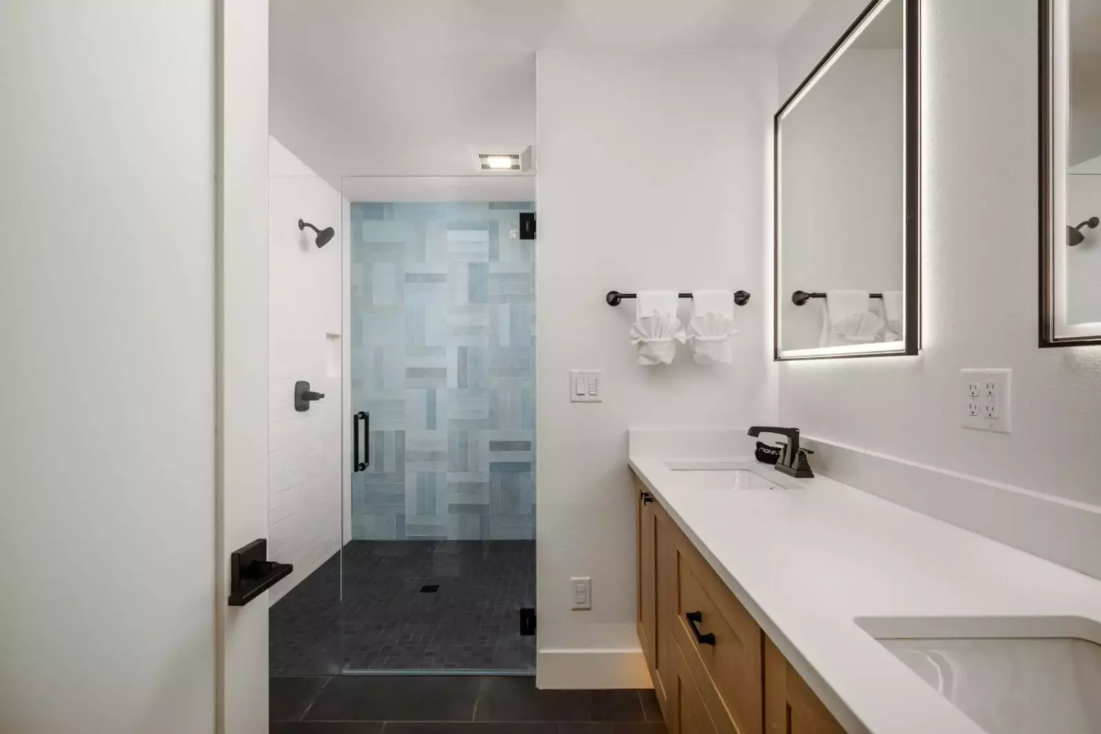 With 2.5 bathrooms everyone staying here has ample privacy.