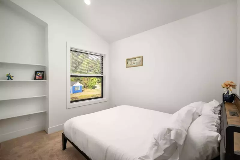 The Oregon Coast is a great place to see wild animals. Keep your eyes peeled for eagles, elk, hermit crabs, seals, whales, and maybe even an octopus!