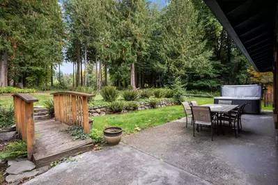 Welches is located on Highway 26 with lots of great hiking, landmarks, snow sports, restaurants, and more for guests to try out.