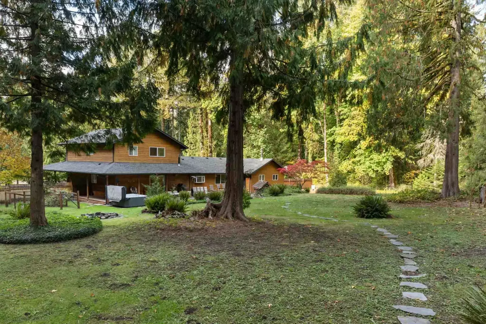 Mountain Morning has an excellent yard full of natural beauty.