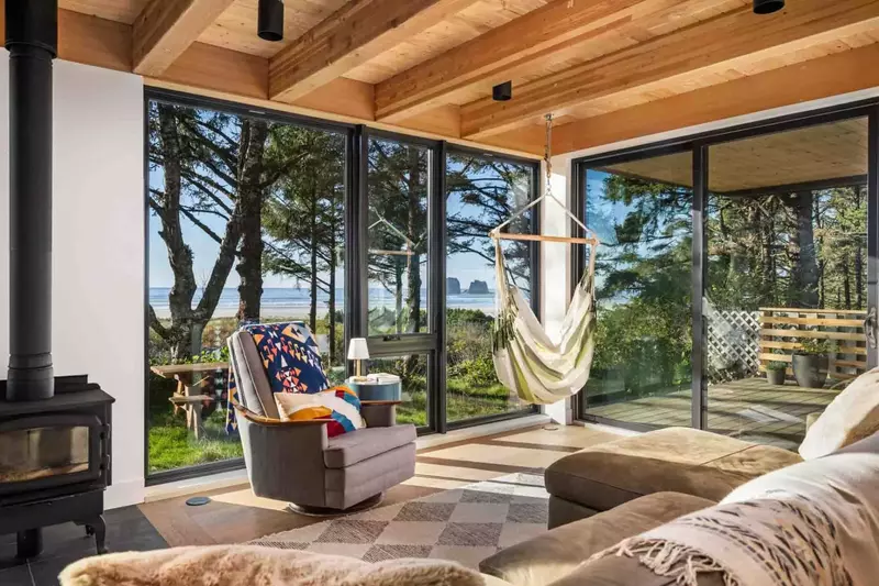 Welcome to CoHo! Please enjoy this one of a kind Rockaway Beach paradise with excellent views of the Twin Rocks.