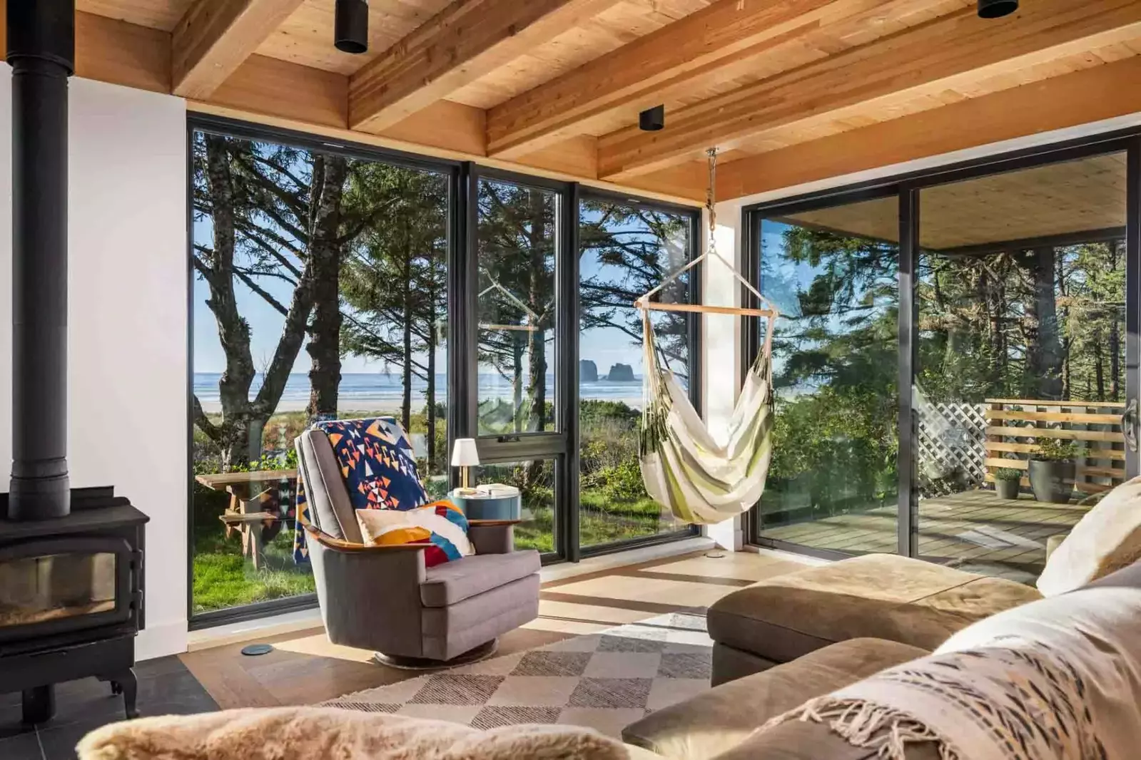 Welcome to CoHo! Please enjoy this one of a kind Rockaway Beach paradise with excellent views of the Twin Rocks.