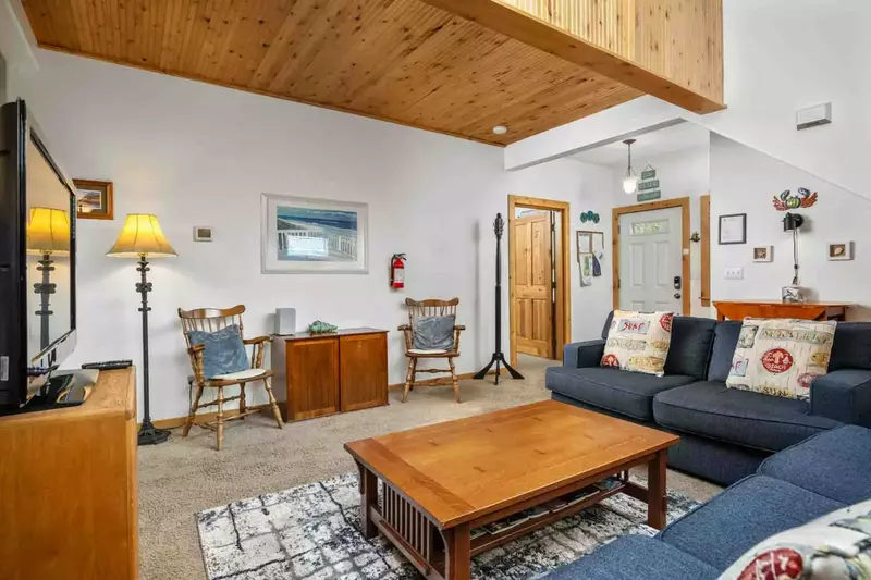 The living room is an open common area perfect for relaxing and recharging after a day of Oregon Coast adventures.