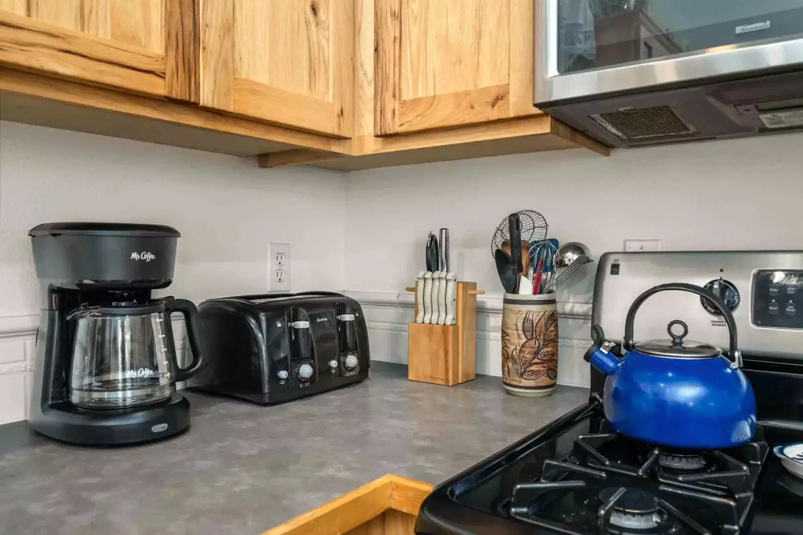 Coffee lovers are in luck as this rental provides coffee. There are also cute cafes in town!