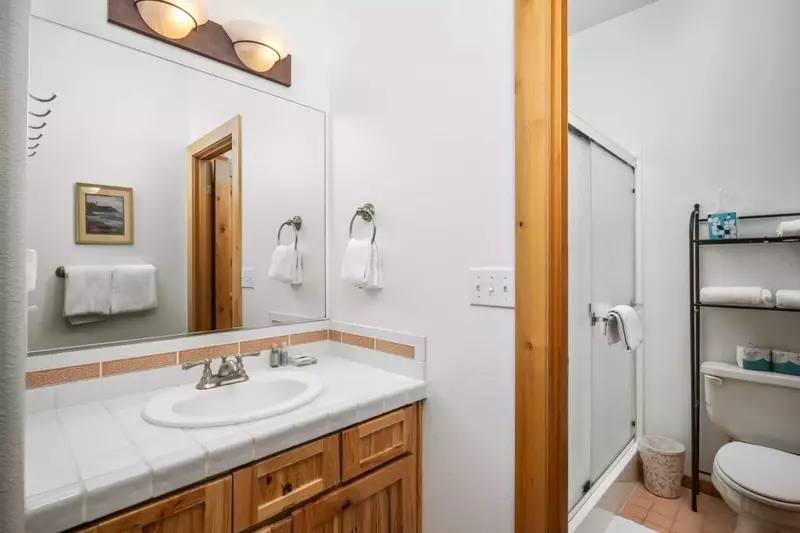 With 2.5 bathrooms everyone staying here has ample privacy.