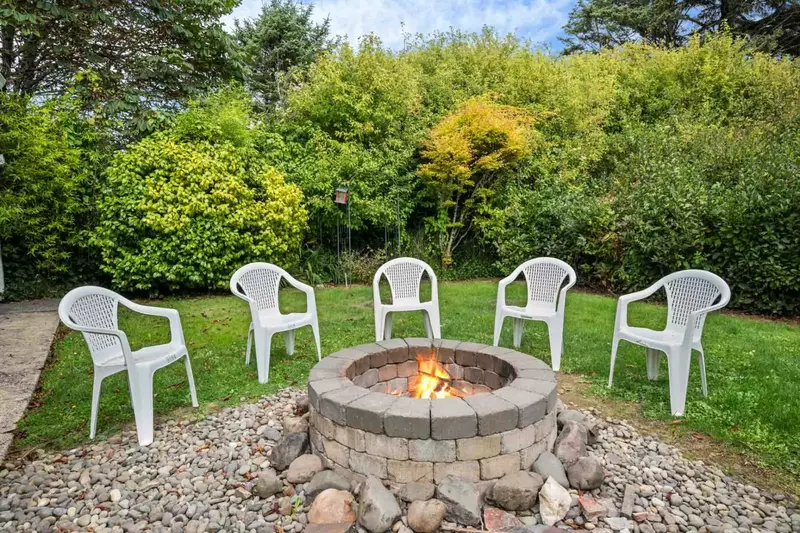 Rockaway Beach is south of Cannon Beach and north of Tillamook. Use this rental as a base camp to explore the Oregon Coast.