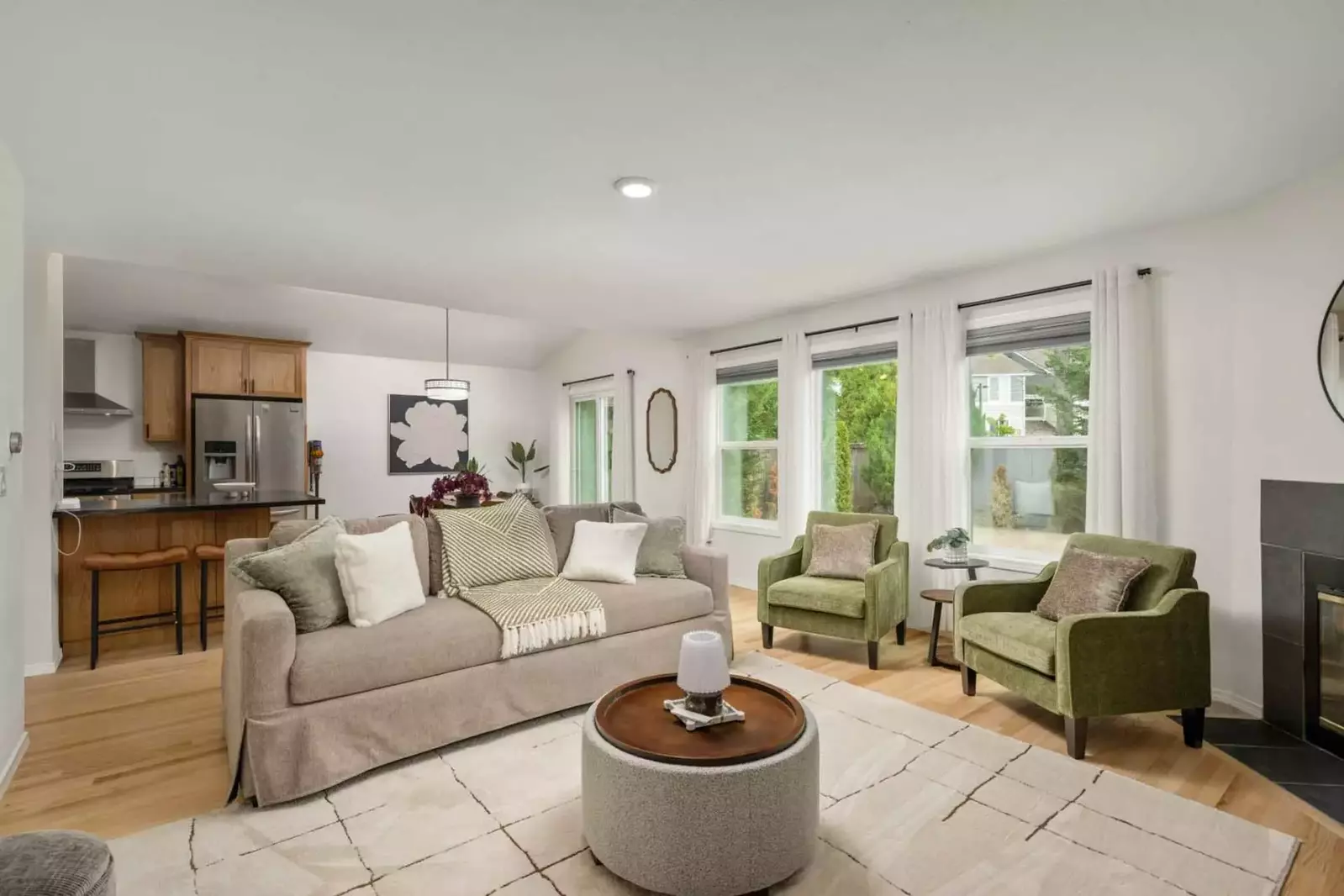 Lake Oswego is a charming town just south of Portland. It has a lovely downtown full or shops, restaurants, bars, and other activities.