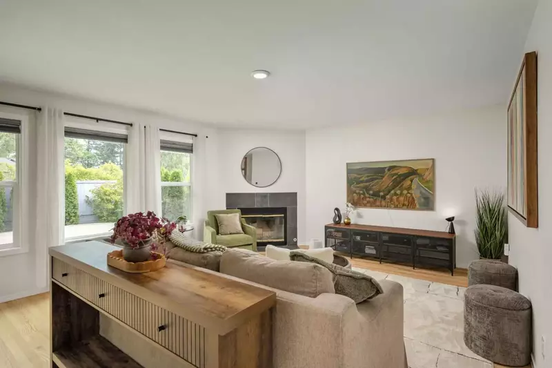 Welcome to Kingsgate Escape! Please enjoy this one of a kind mountain paradise in the heart of Lake Oswego.