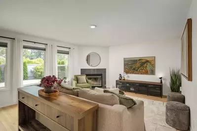 Welcome to Kingsgate Escape! Please enjoy this one of a kind mountain paradise in the heart of Lake Oswego.