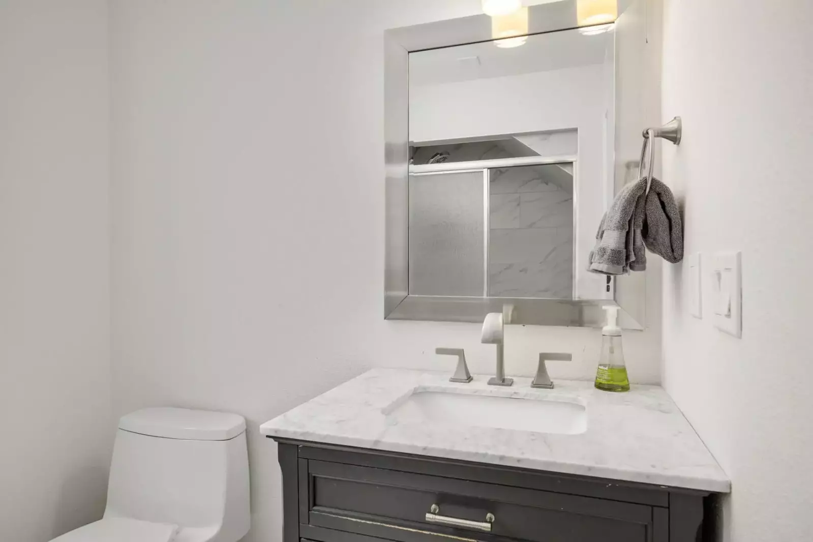 Please reach out with any questions about Lake Oswego, Oregon, or this rental. We hope we get to host you soon!