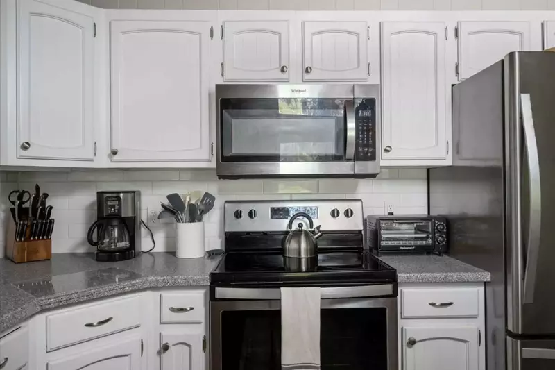 Cook delicious meals for breakfast, lunch, and dinner in this fully equipped kitchen. We suggest grabbing ingredients from a local farm.