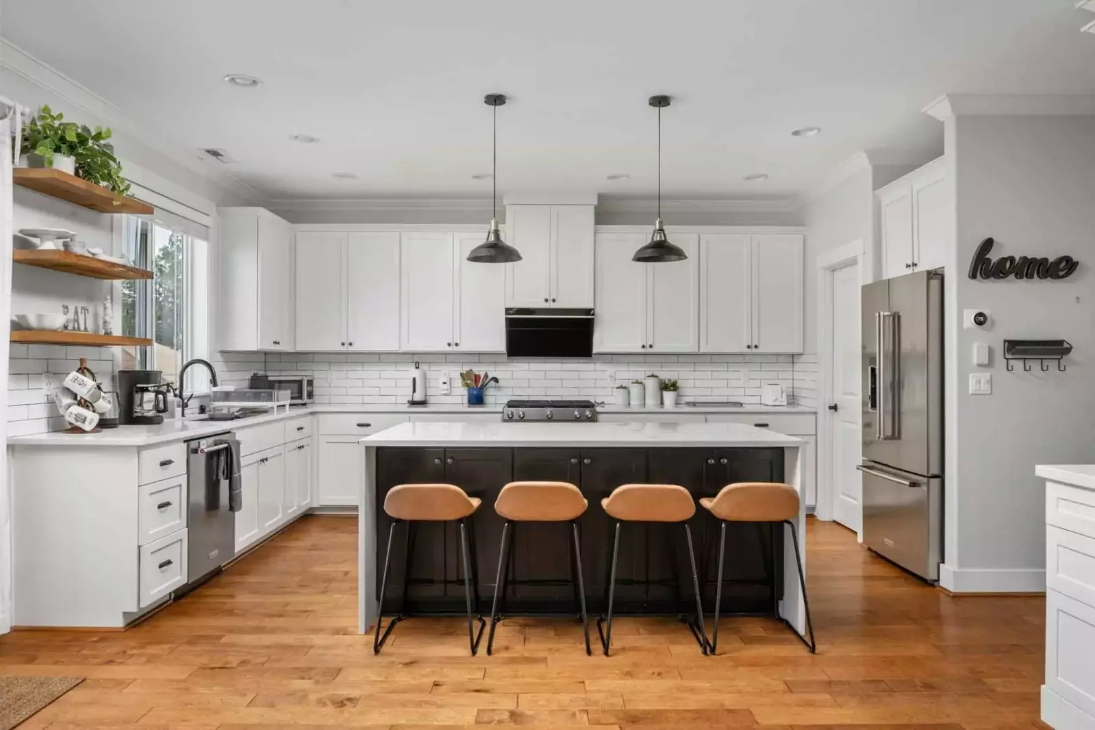 Cook delicious meals for breakfast, lunch, and dinner in this fully equipped kitchen. We suggest grabbing some ingredients from a local farm.