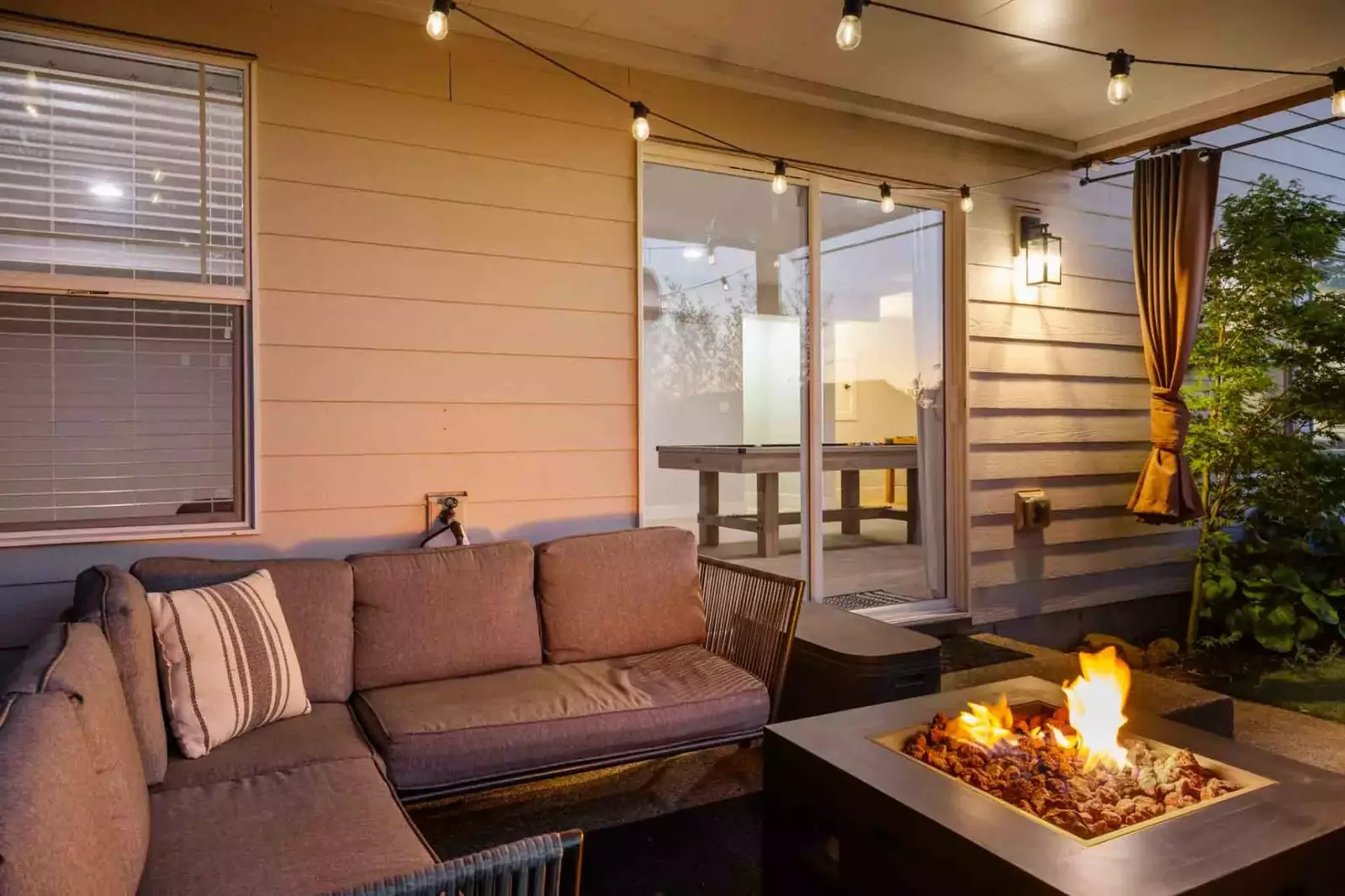 The fire table is wonderful spot to enjoy a lovely Oregon night.