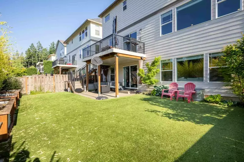 Play some basketball at the hoop.