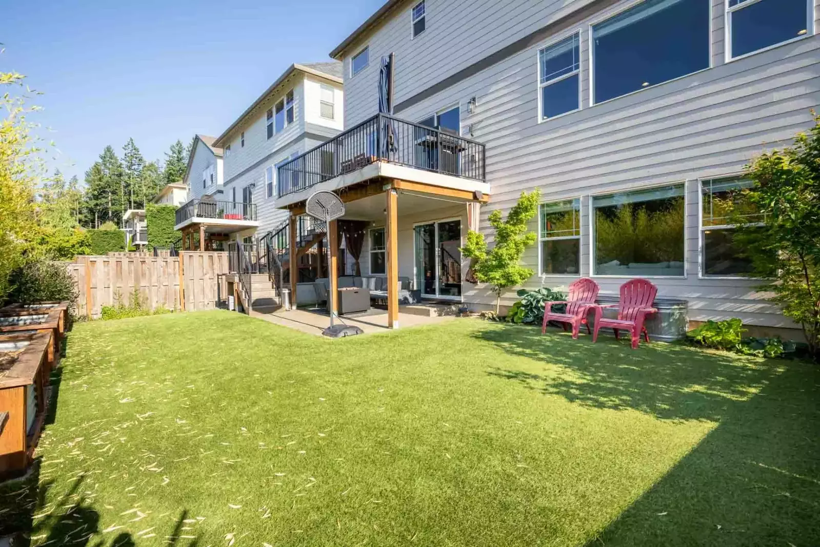 Play some basketball at the hoop.