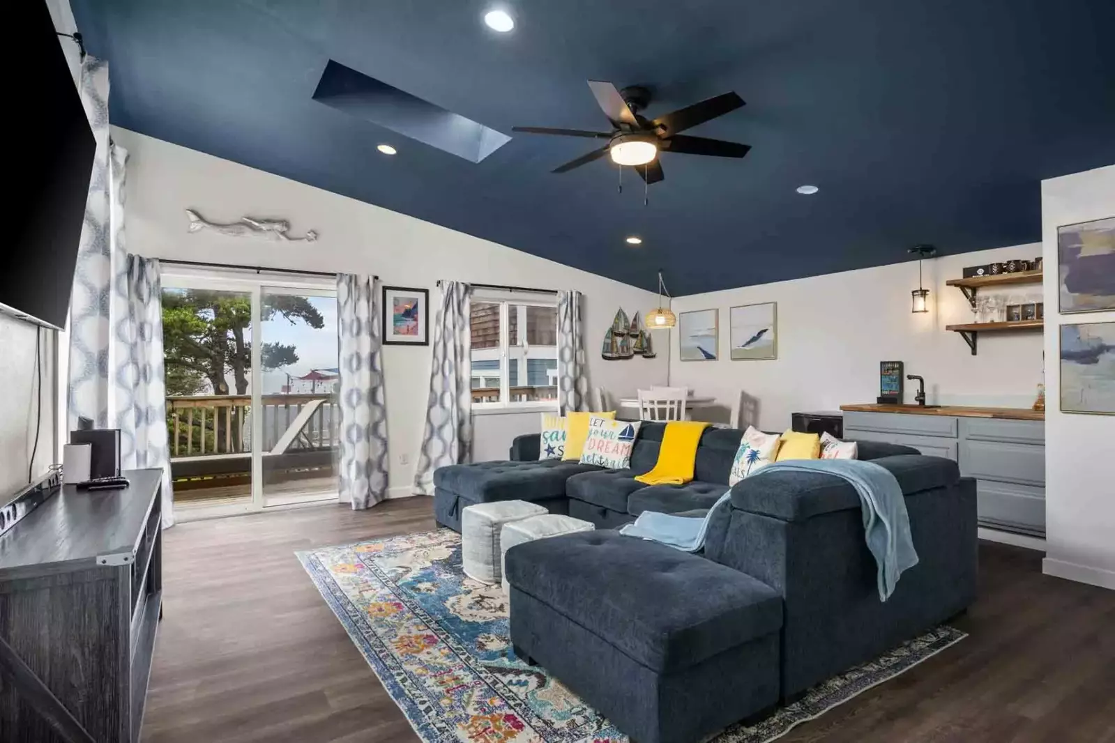 Turtle Dove Cove is located in the vibrant beach town of Lincoln City, Oregon.