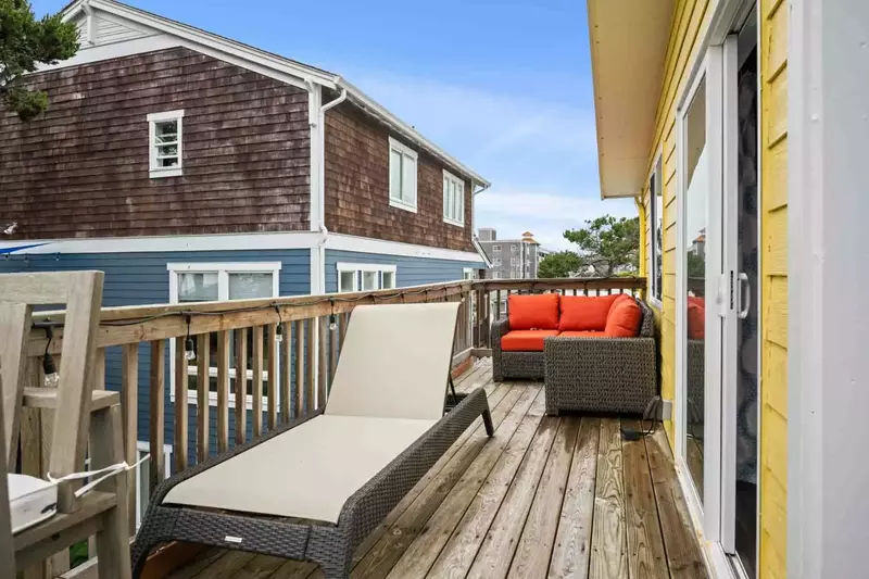 You can also lounge on the deck.