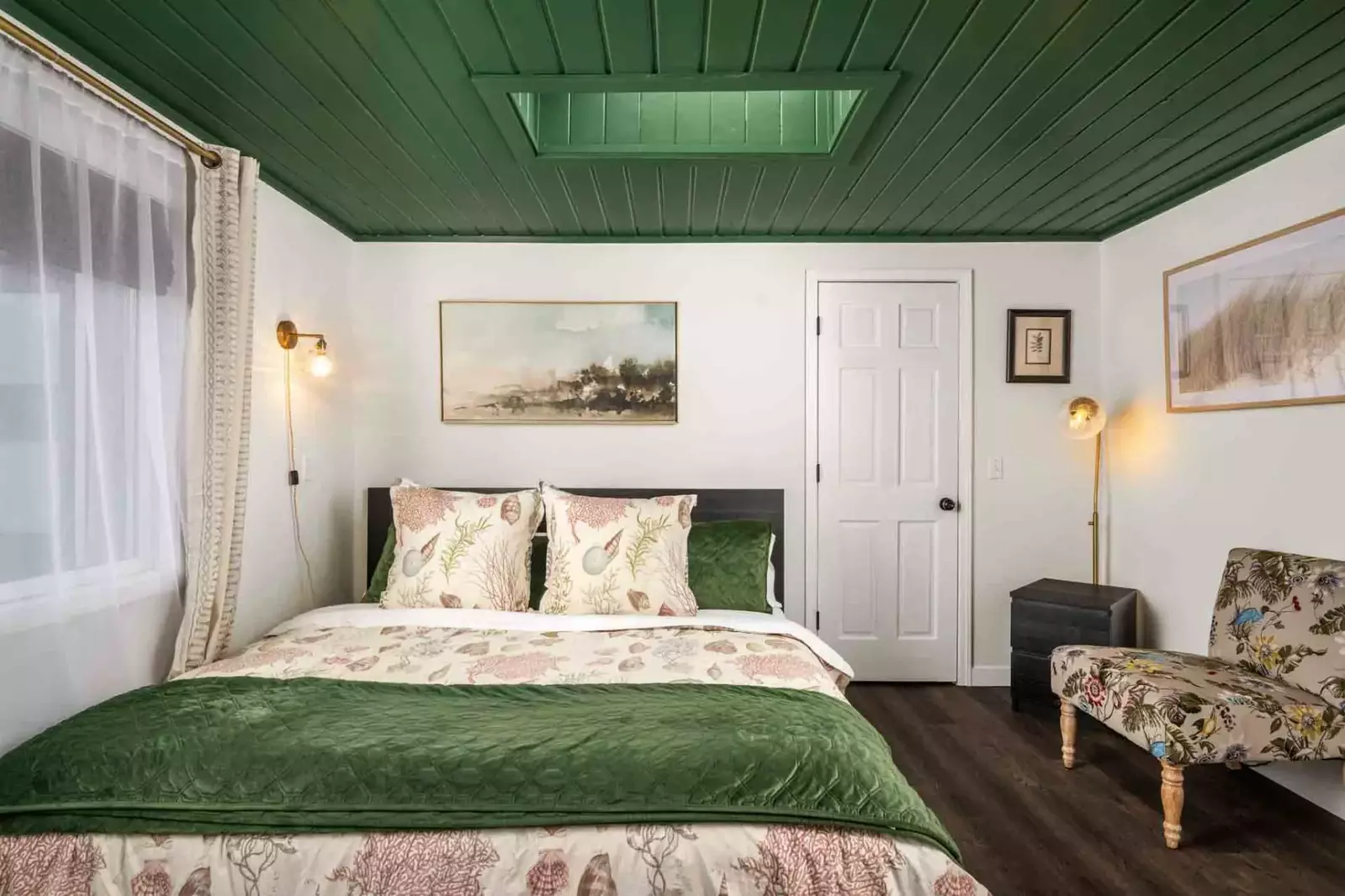 Turtle Dove Cove has 2 king beds, and several other beds.