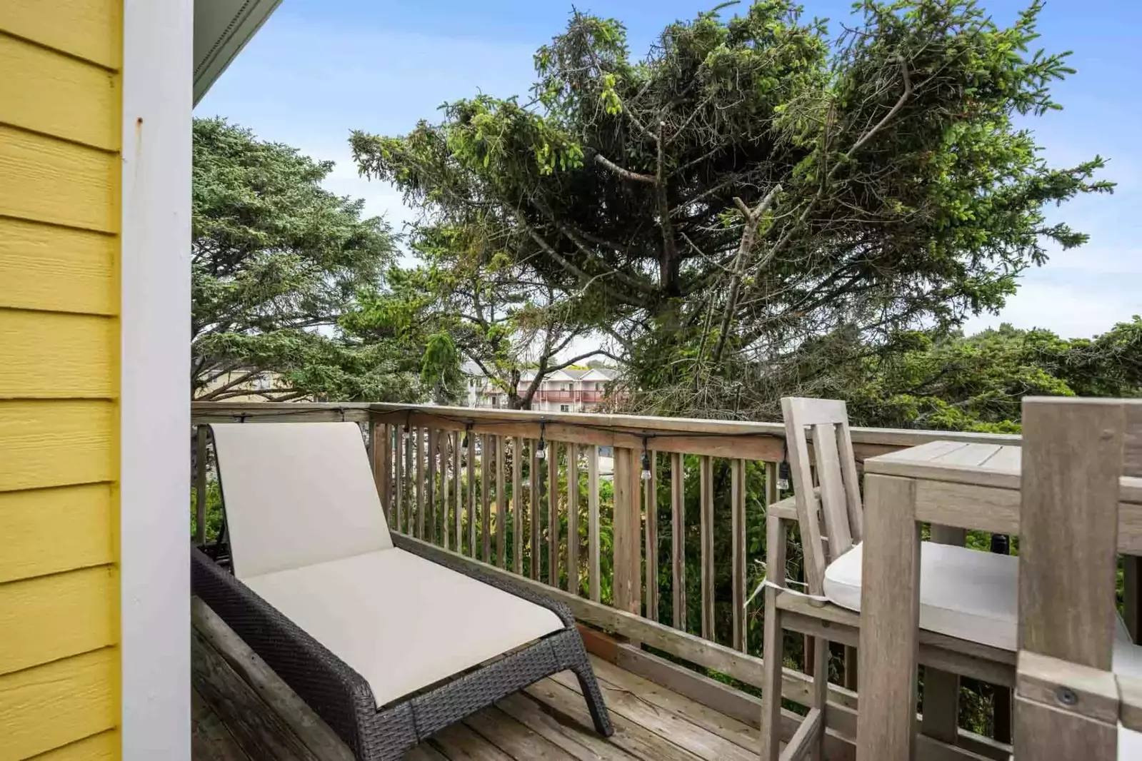 Lincoln City is south of Cannon Beach & Seaside and north of Newport. Use this rental as a base camp to explore the Oregon Coast.