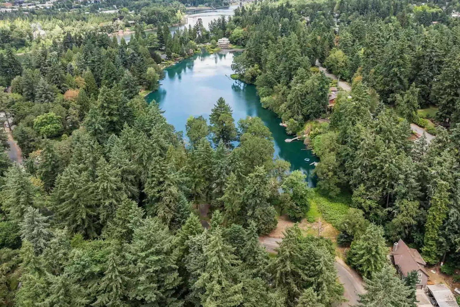 This rental is near the Willamette River and River Forest Lake.