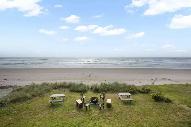 The Oregon Coast is gorgeous in every season. Remember to pack both sunblock and some warm clothing.