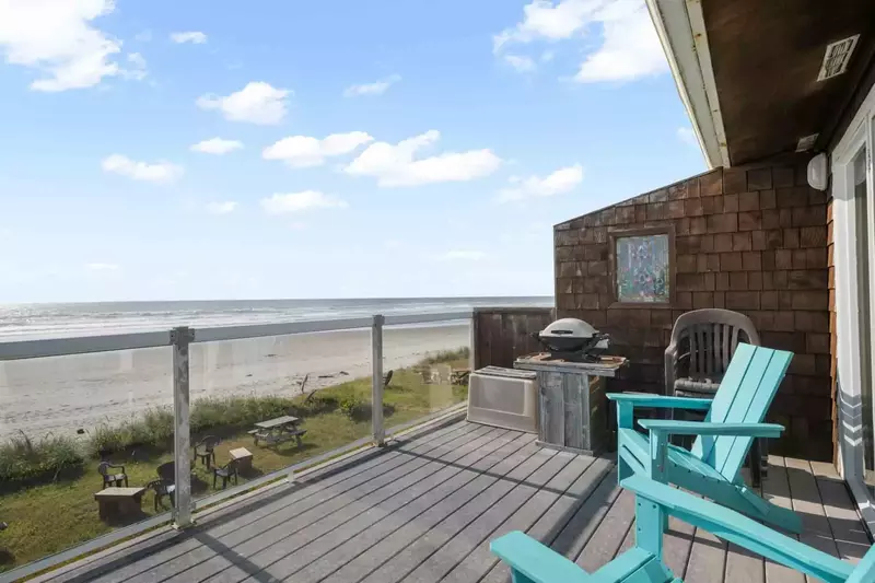 Rockaway Beach is south of Cannon Beach and north of Tillamook. Use this rental as a base camp to explore the Oregon Coast.