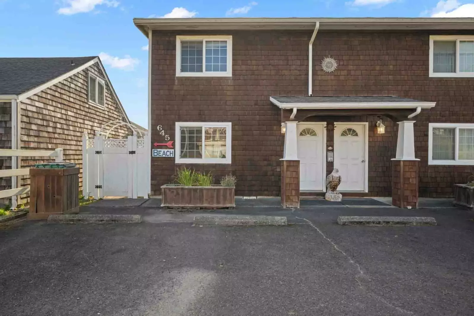 The Oregon Coast is a great place for bird watching. Maybe you'll see an eagle on the beach while at the Beachy Eagle.