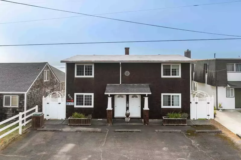 The Oregon Coast is gorgeous in every season. Remember to pack both sunblock and some warm clothing.