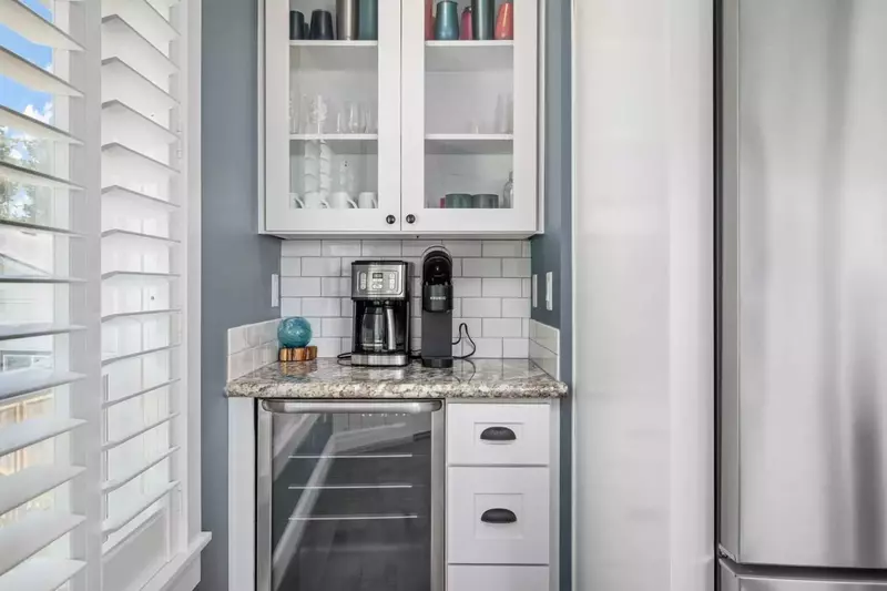 Coffee lovers are in luck as this rental provides coffee. There are also cute cafes a short drive away.