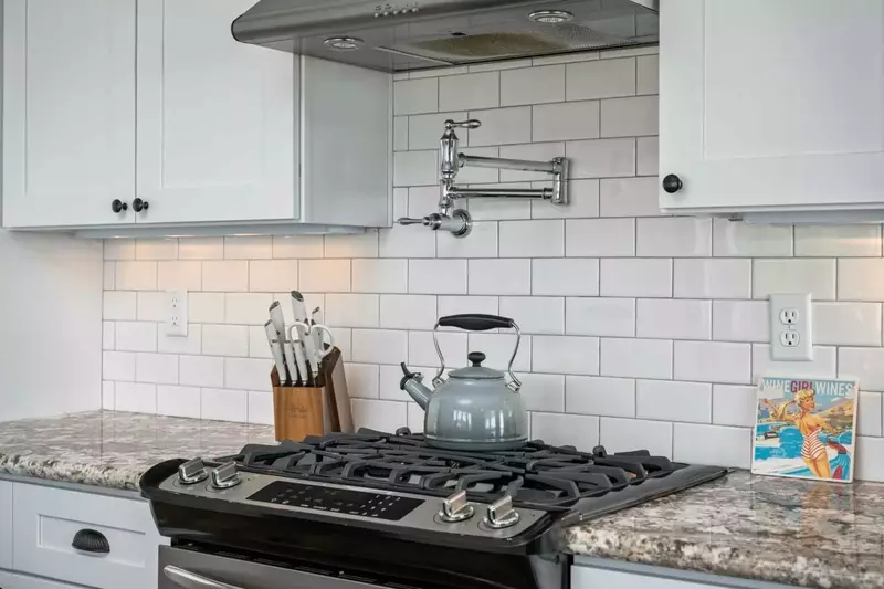 Lincoln City is an excellent place to get find seafood. You can even collect your own by fishing, clamming, or crabbing.