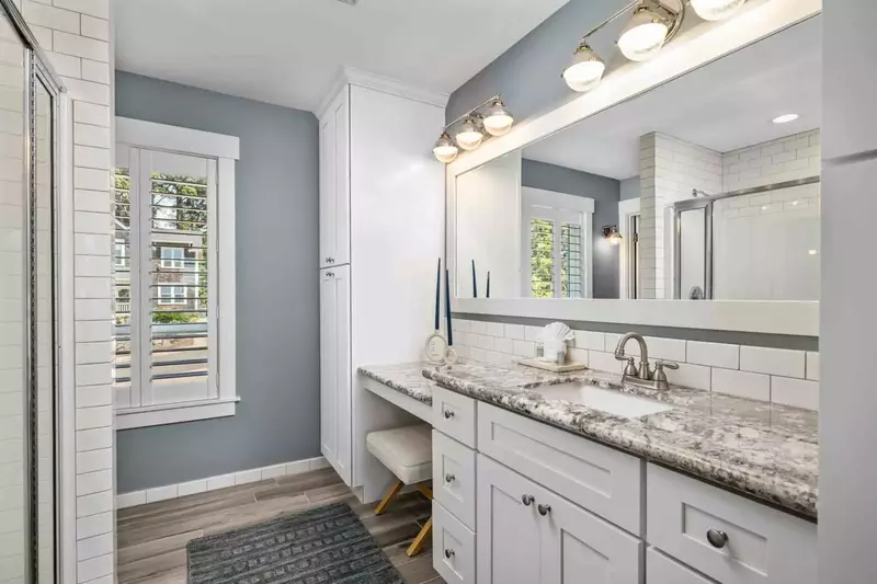 With 3.5 bathrooms everyone staying here has ample privacy.