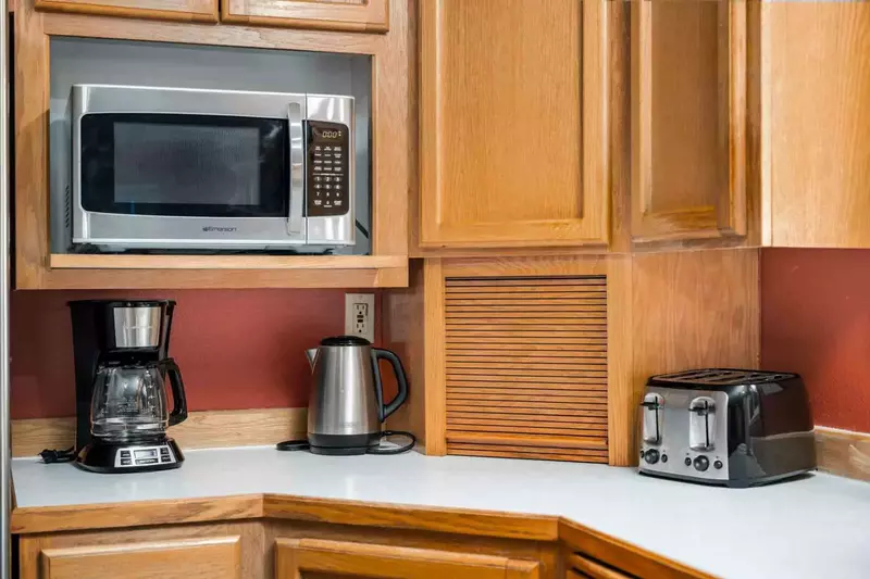 Coffee lovers are in luck as this rental provides coffee. There are also cute cafes a short drive away.