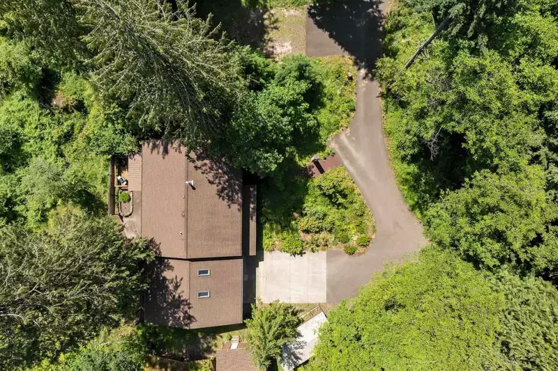 While nestles in the trees. Huckleberry Hideout is close to the convenience of Highway 26.