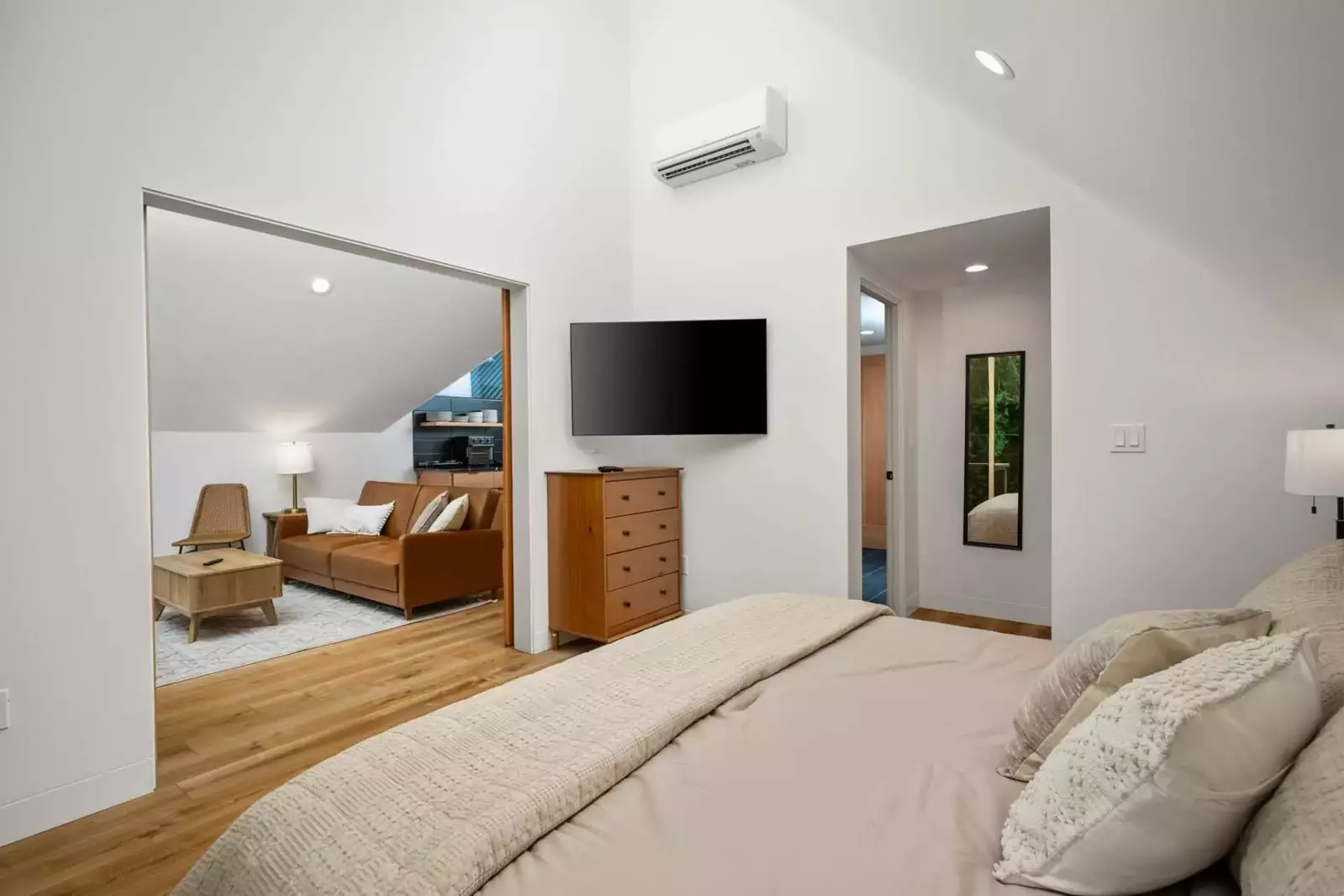 "Beautiful home. Very relaxing. Had everything I needed for a great trip." - Jason