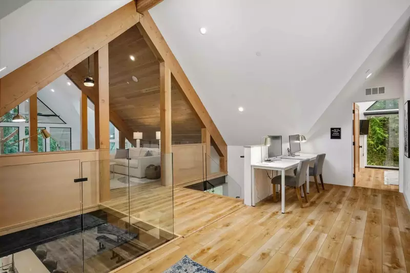 Spotted Dog Lodge even has dedicated work stations!