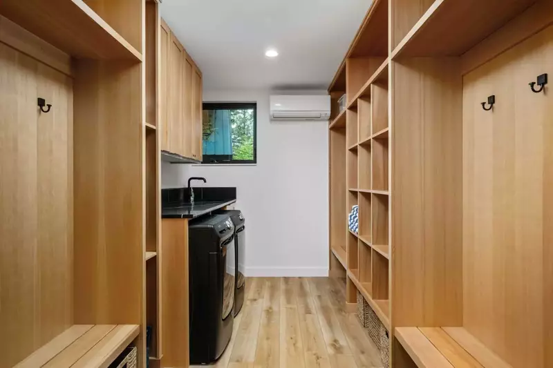 This rental has an up to date washing machine and dryer for guest use.