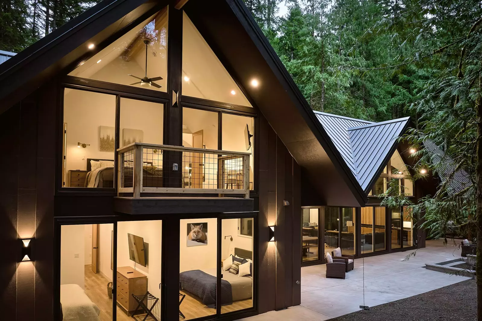 Spotted Dog Lodge is right near the Zig Zag River and plenty of other natural wonders!